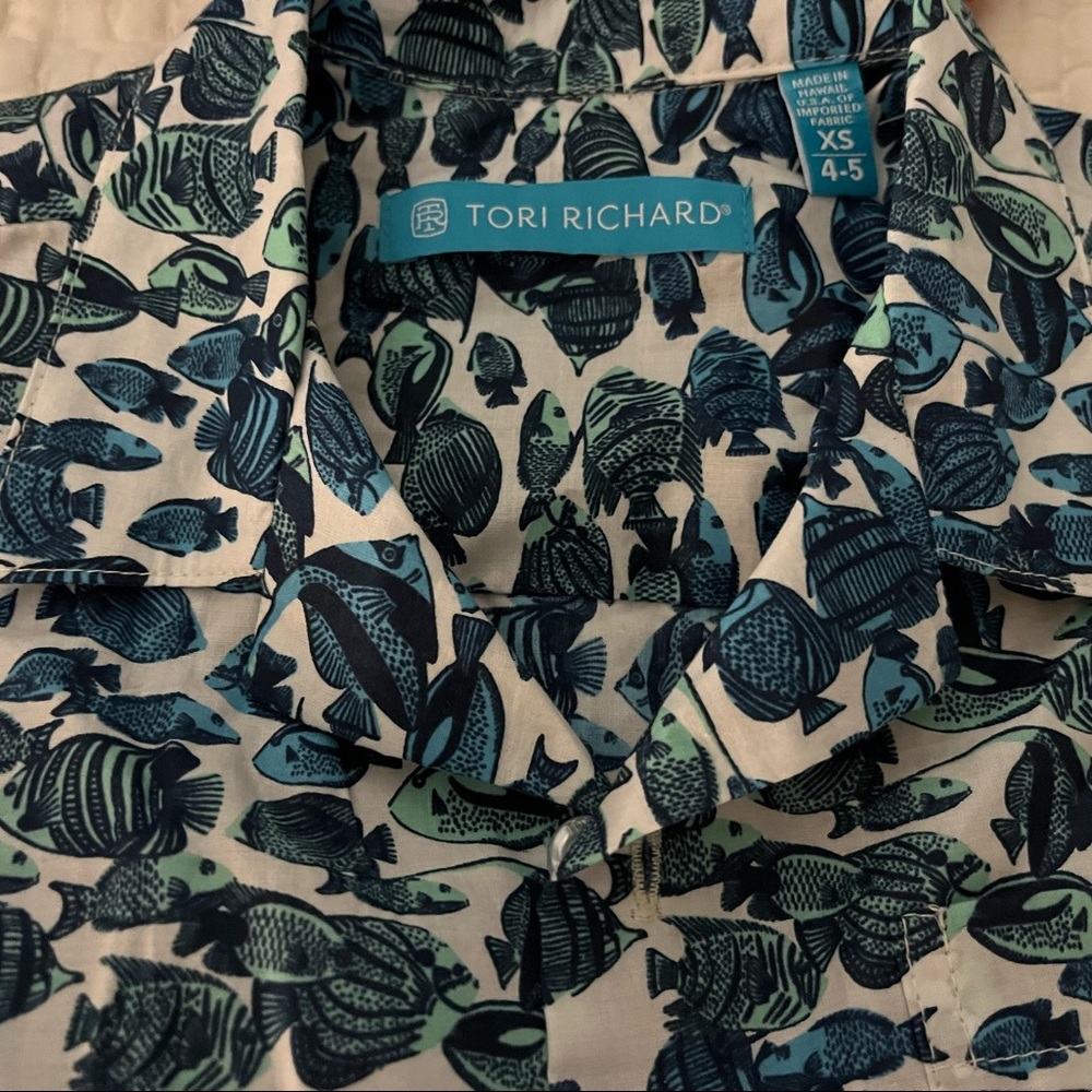 Tori Richard fish print collared button down shirt. New without tags